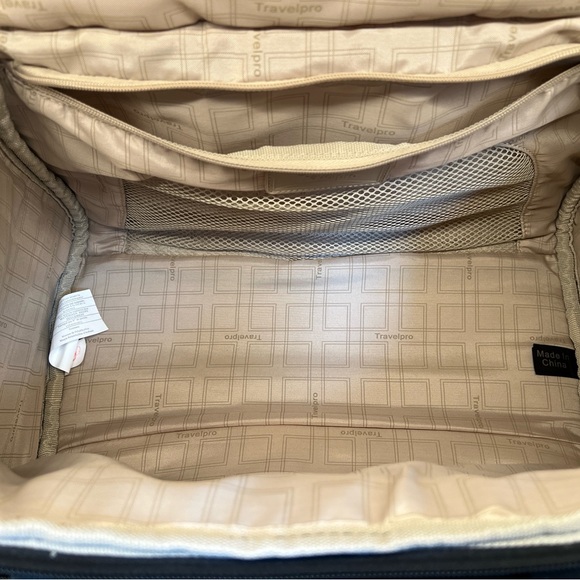 Travelpro Carry On Under Seat Shoulder Bag EUC - Picture 6 of 16